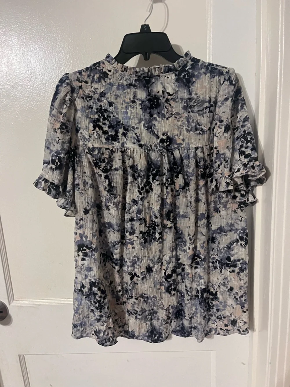 Rose & Olive Navy and Gray Floral Smocked Blouse - Picture 4 of 4